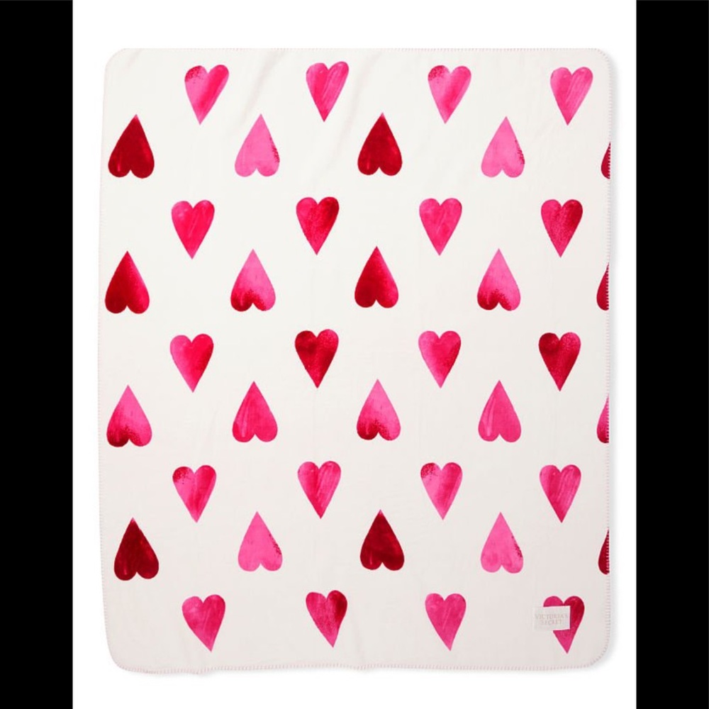 Victoria’s Secret Cozy Plush Fleece Heart Blanket NWT